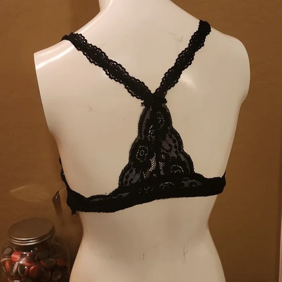 VS Live Love Dream Black lace Camisole (0670) - Picture 2 of 4